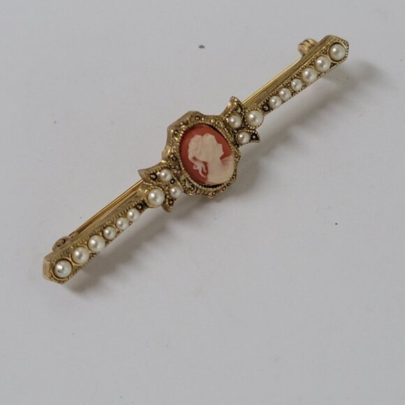 1928 Company Faux Cameo and Pearl Bar Brooch - Picture 5 of 9